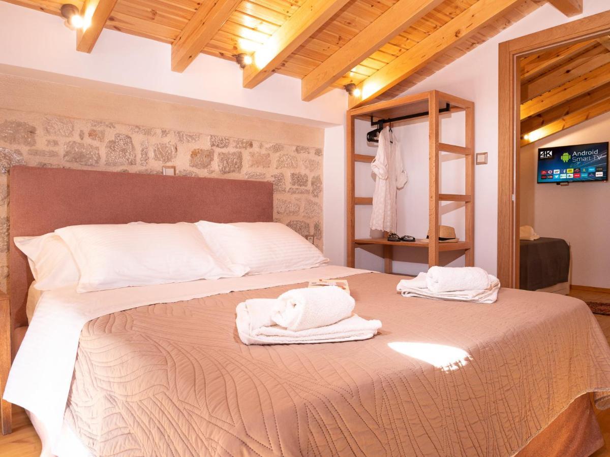Captain'S Memories Stylish Harbour Apartments Chalki Town Exterior foto